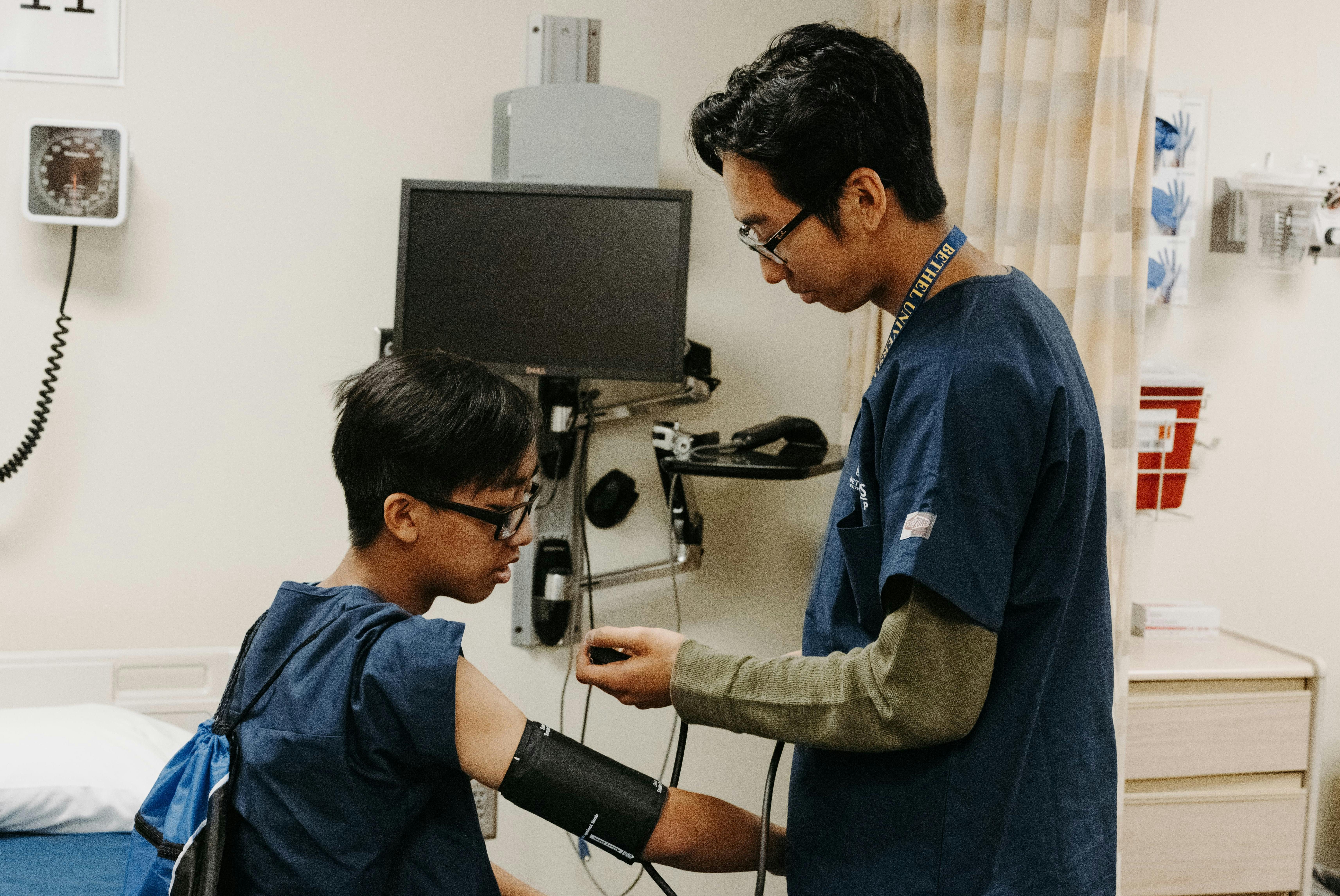 students practicing taking blood pressure