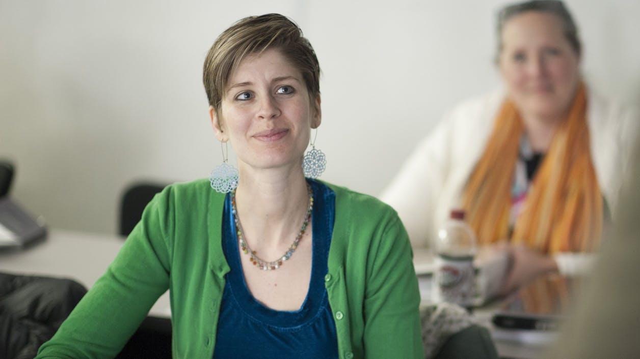 A student is learning in class.