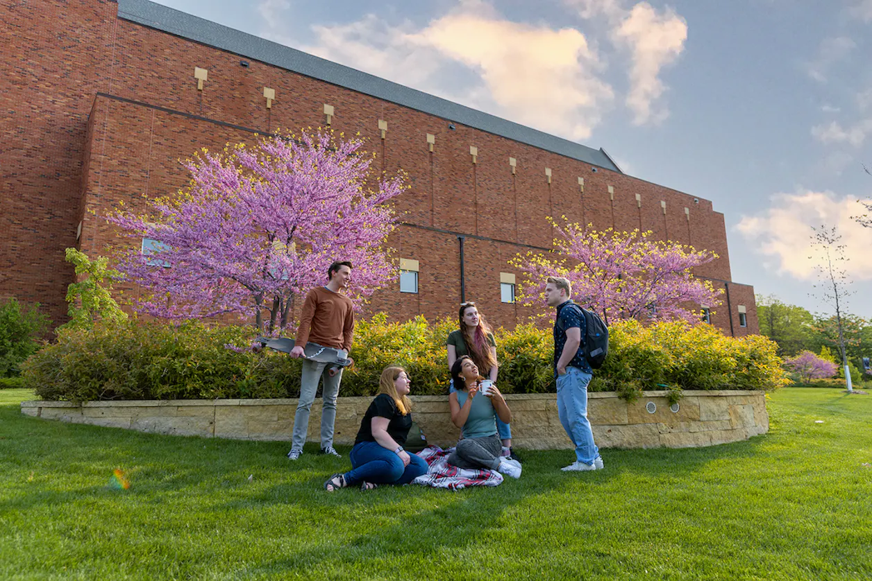 Students outside Benson Great Hall