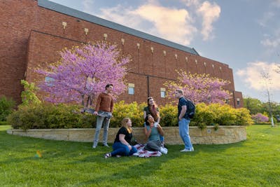 Students outside Benson Great Hall