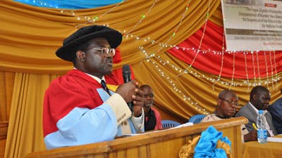 Bethel Professor Speaks as Distinguished Alum