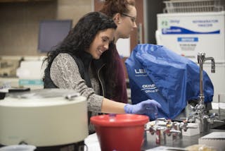New Neuroscience Major Immerses Students in Research