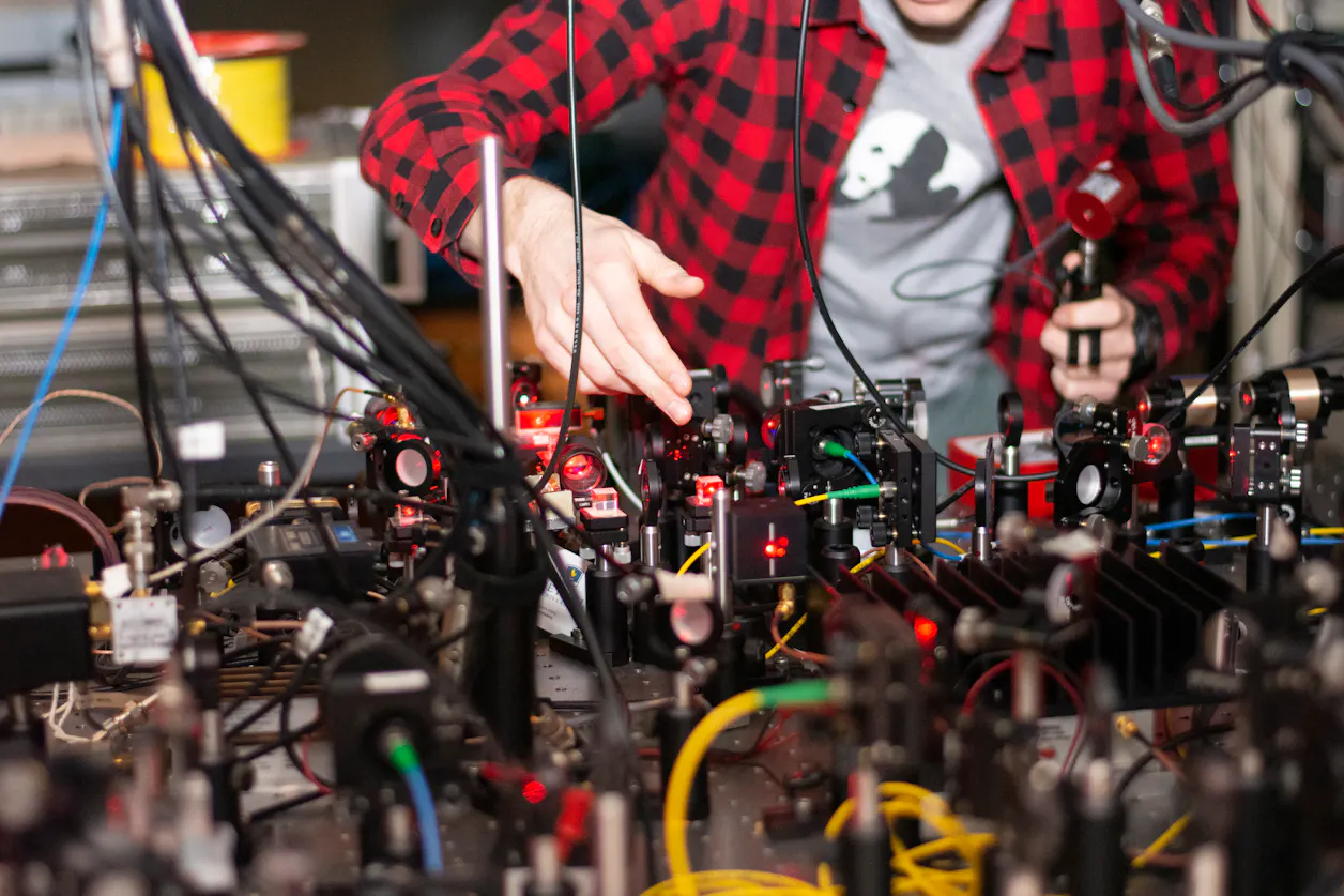 Aidan Tollefson '19 works in the "AMO Lab" in the Department of Physics and Engineering