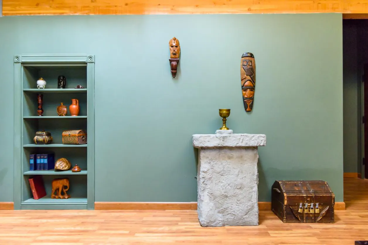 Ducklow Brother's Escape Room Wall
