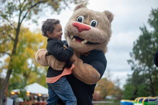 Camden Davis at Homecoming 2018 with Roy the Lion, Bethel's mascot