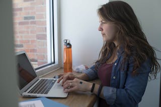 Bethel student using online resources