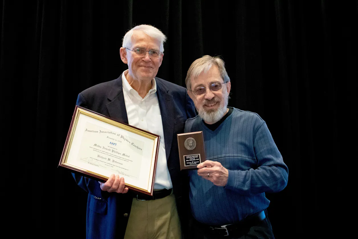 Peterson is presented the Melba Newell Phillips Medal by fellow former AAPT President Gordon Ramsey at the Orlando Winter Meeting.