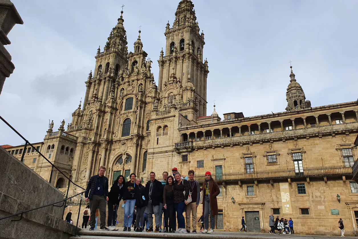 Vanna Contreras (second from left) with the program group, in Santiago de Compostela. 