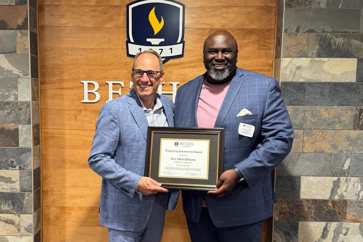 Bethel President Ross Allen congratulates pastor Edrin Williams S’11, who won Bethel Seminary’s second annual Preaching Excellence award. 