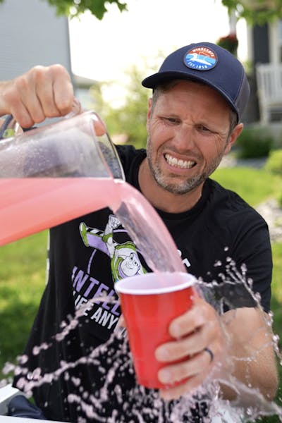 In his short videos, TJ Therrien pokes fun at how firstborns, middle children, and youngest address life situations—like hosting a lemonade stand—differently. 