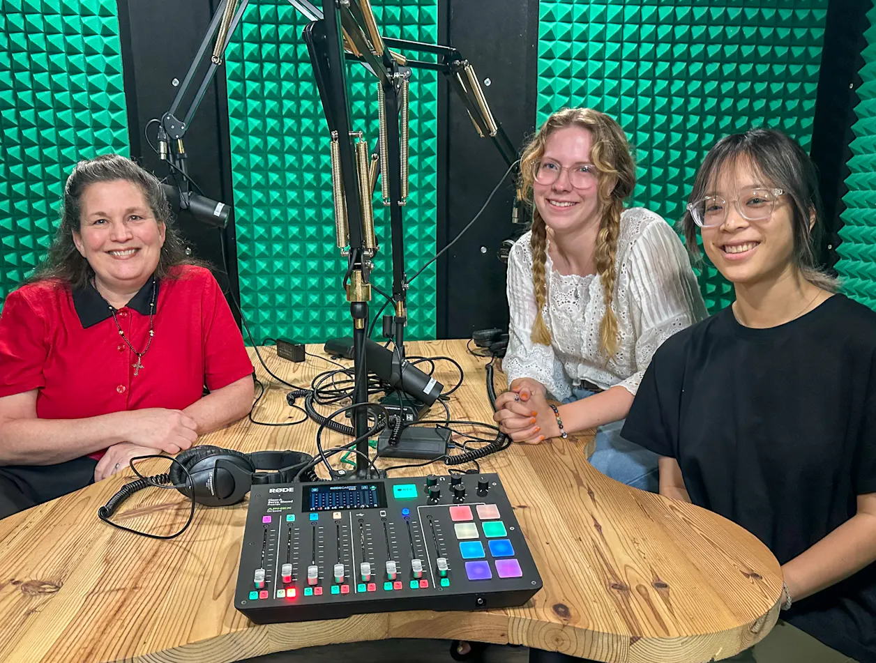 Edgren Scholar trio in recording studio