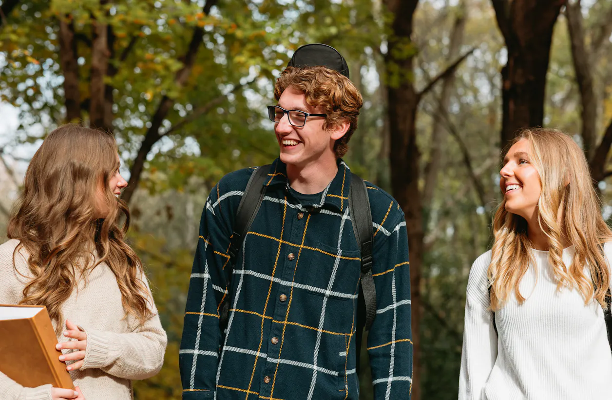 Students outside in fall at Bethel