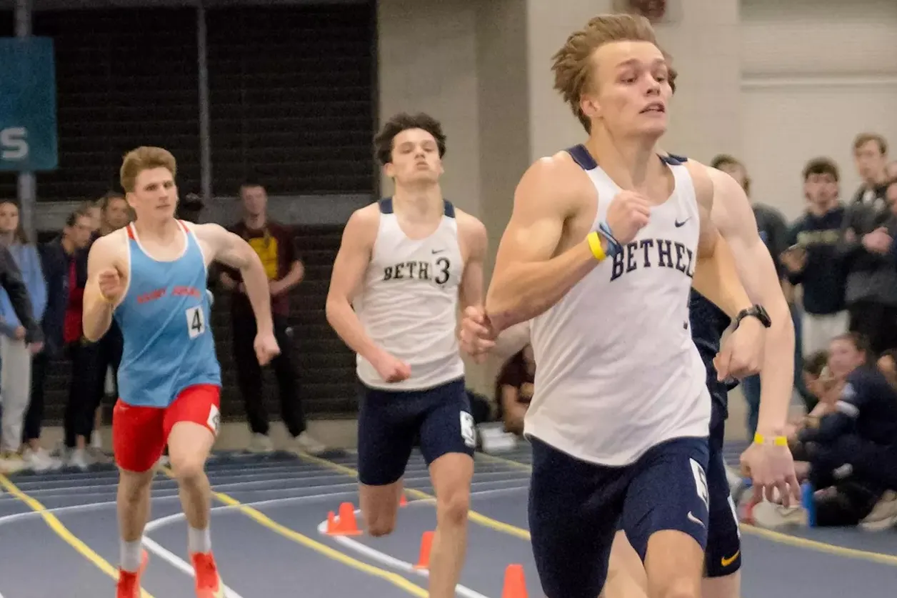 Men’s track: Bethel runner leads sprint race on indoor track