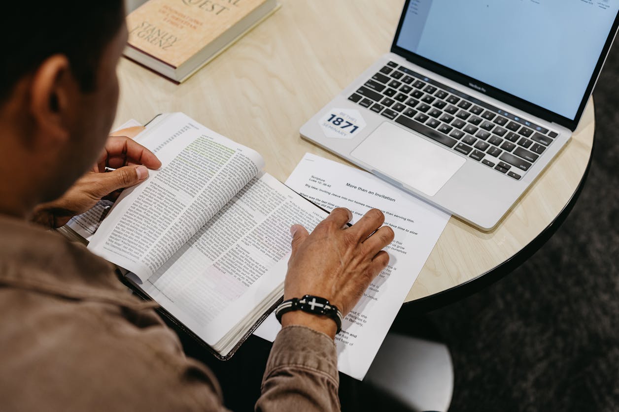 ministry student studying