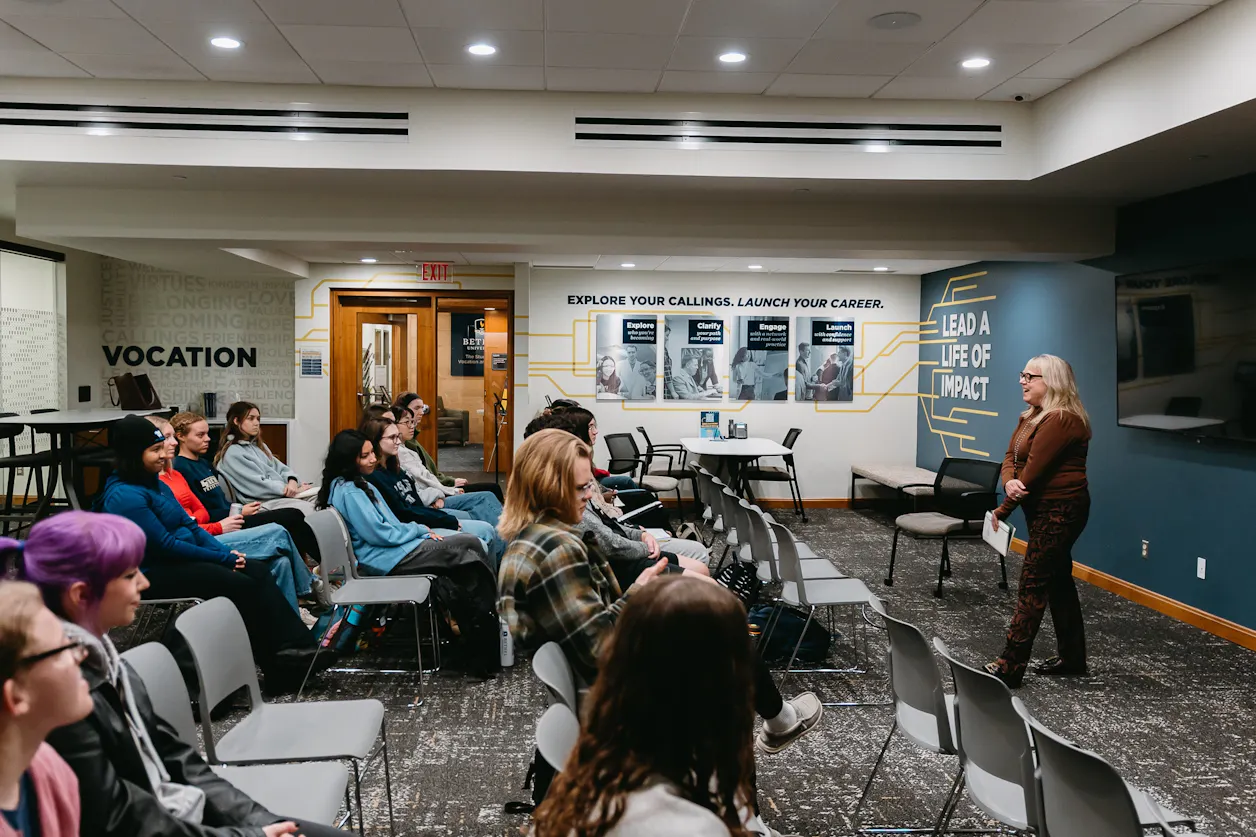 Karlson Scholar Karen Swallow Prior spoke to undergraduate psychology students in the Studio for Vocation and Calling. 