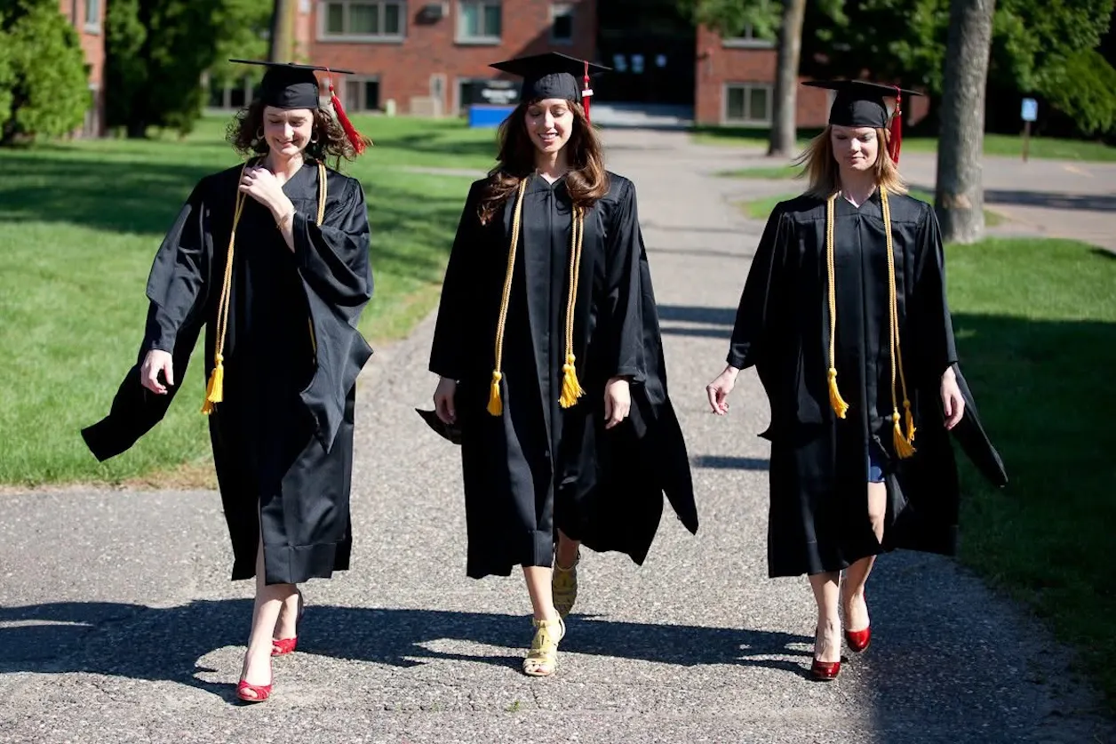 Krista Aadland ’03, S’12, GS’25 walks on Bethel's campus with fellow seminary graduates Kyle Trauten S'12 and Eliza Raum '09, S'12. 