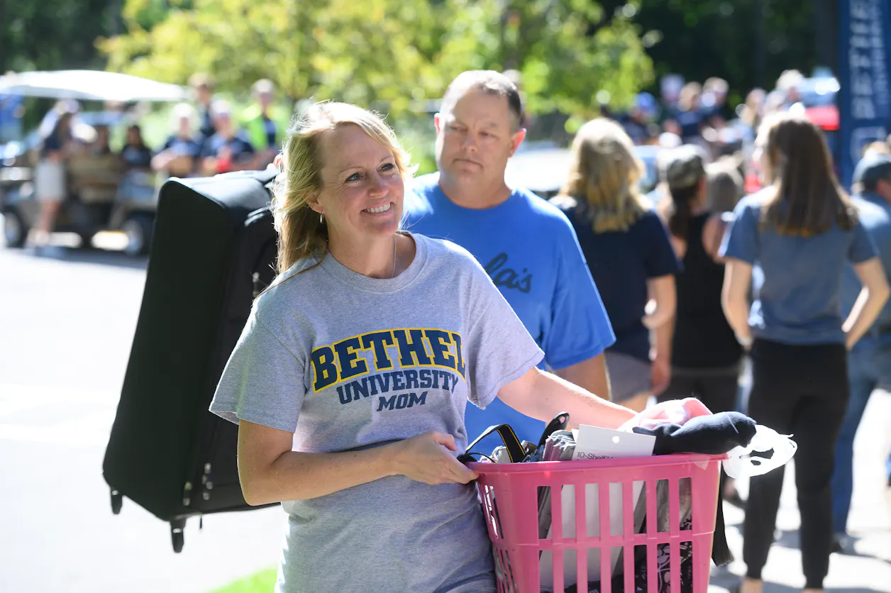 bethel-university-mom