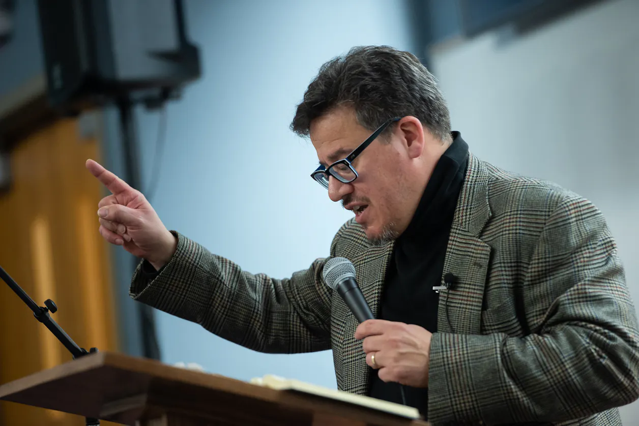 Juan Hernandez teaching