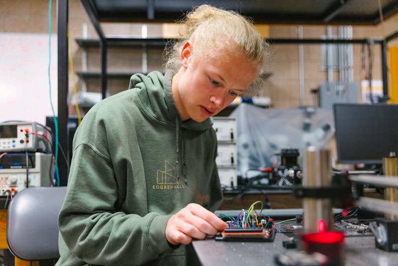 SHOULD I MAJOR IN PHYSICS OR ELECTRICAL ENGINEERING visual data 5